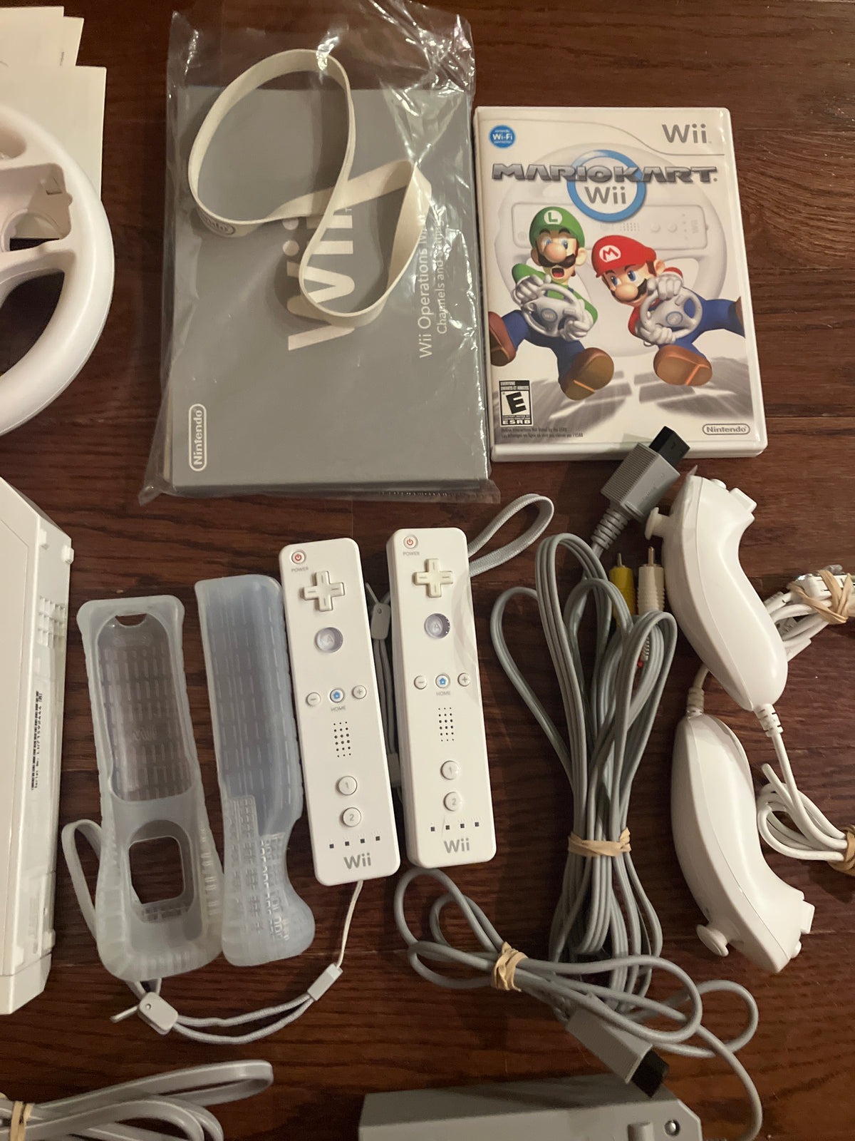 Wii Console Bundle w/ Mario Kart